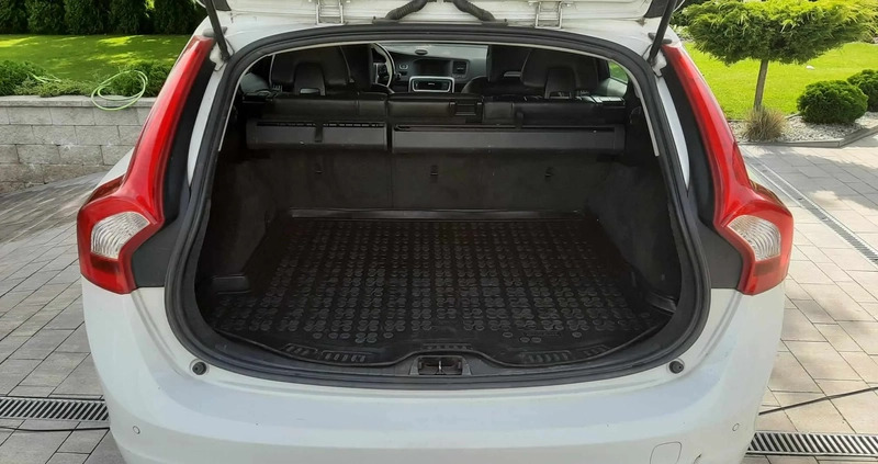 Volvo V60 cena 34000 przebieg: 155000, rok produkcji 2011 z Bobolice małe 22